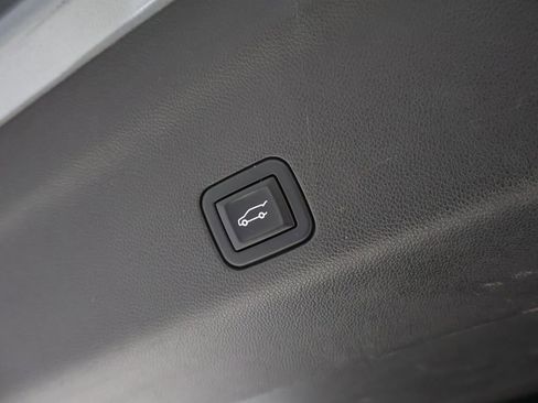 Used 2021 Chevrolet Tahoe Premier w/ Premium Package image 22