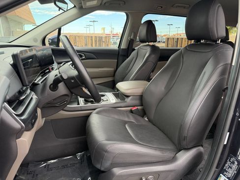 Used 2026 Kia Carnival FWD image 39