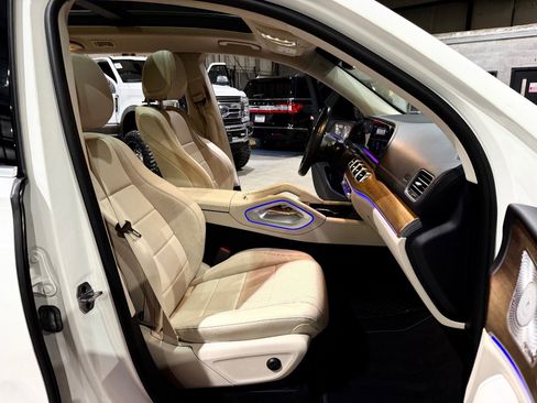 Used 2021 Mercedes-Benz GLS 450 4MATIC image 26