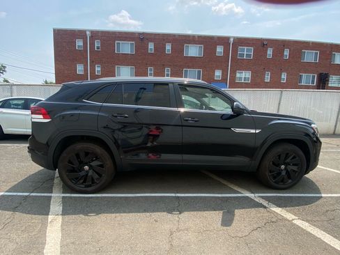 Certified 2025 Volkswagen Atlas Cross Sport SE w/ Panoramic Sunroof Package AWD/4WD image 2
