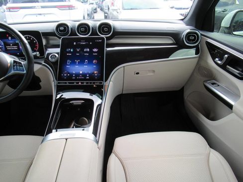 Used 2023 Mercedes-Benz GLC 300 image 14