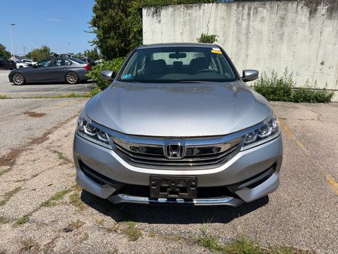Used 2017 Honda Accord LX image 2