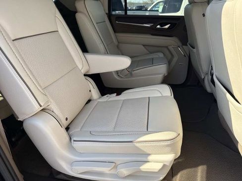 Used 2022 GMC Yukon XL Denali image 12