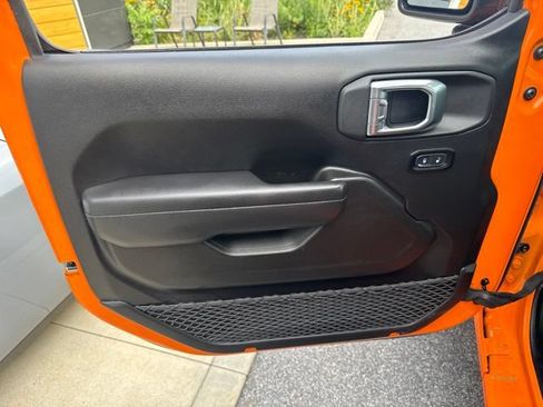 Certified 2025 Jeep Wrangler Sport AWD/4WD image 10