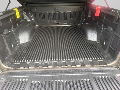 Used 2015 Chevrolet Colorado Z71 AWD/4WD image 12