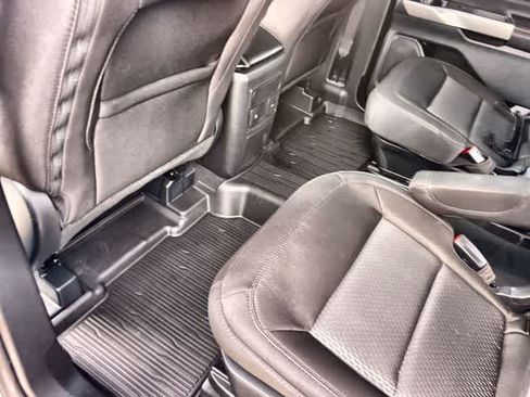 Used 2023 Ford Explorer XLT RWD image 32