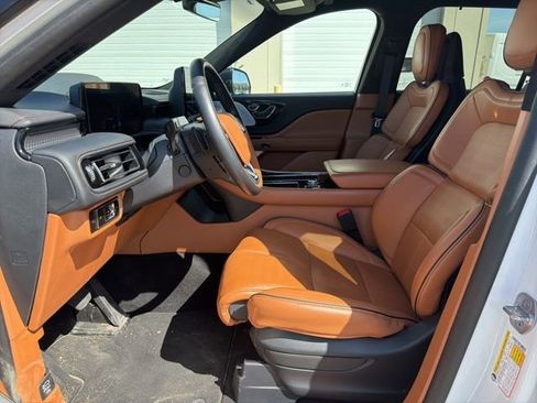 Used 2025 Lincoln Aviator Black Label image 24