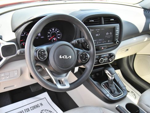 Used 2022 Kia Soul LX w/ Technology Package FWD image 16