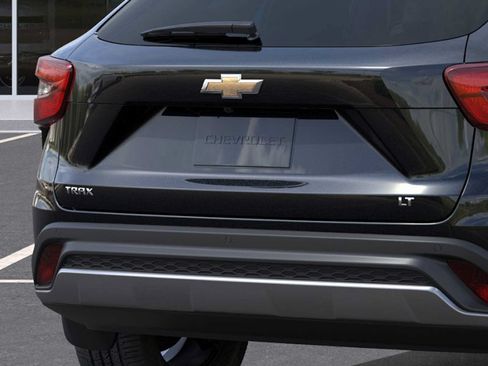 New 2026 Chevrolet Trax LT w/ Driver Confidence Package FWD image 14