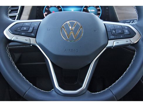 Used 2024 Volkswagen Atlas SE image 18