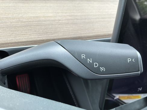Used 2024 Tesla Model Y Long Range AWD/4WD image 26