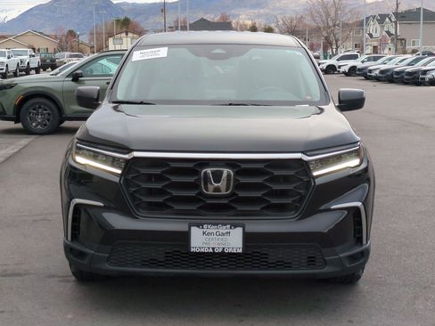 Used 2023 Honda Pilot LX image 12