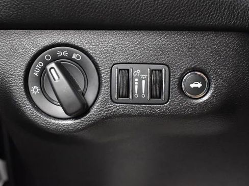 Used 2023 Dodge Challenger SXT image 19