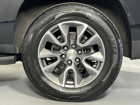 Used 2021 Chevrolet Suburban LS w/ Driver Alert Package RWD image 36