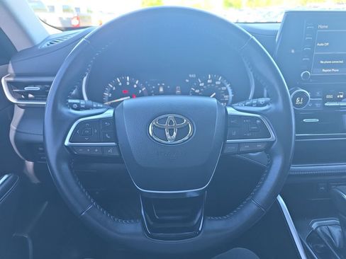 Used 2021 Toyota Highlander XLE AWD/4WD image 24