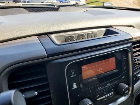 Used 2018 RAM 3500 Tradesman w/ Chrome Appearance Group image 33