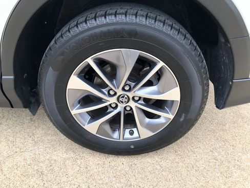 Used 2017 Toyota RAV4 XLE AWD/4WD image 9