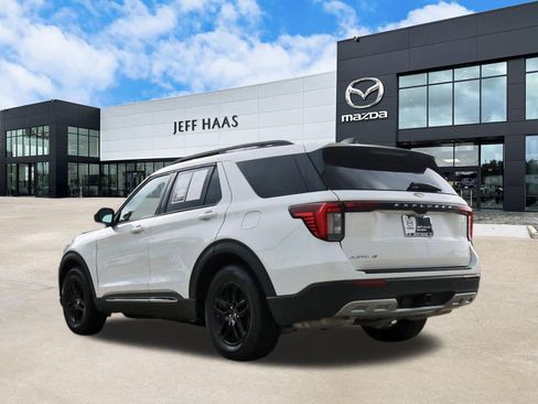 Used 2025 Ford Explorer Active w/ Active Comfort Package RWD image 2
