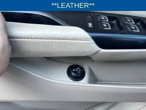 Used 2015 Cadillac SRX Premium image 8