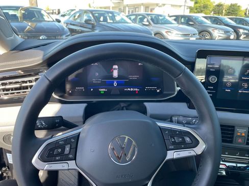 Used 2025 Volkswagen Jetta SE image 27