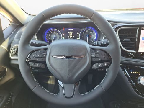 New 2026 Chrysler Pacifica Select w/ S Appearance Package image 20