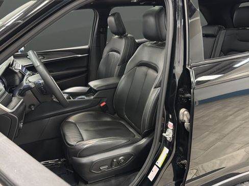 Used 2024 Jeep Grand Cherokee Limited w/ Luxury Tech Group II AWD/4WD image 9