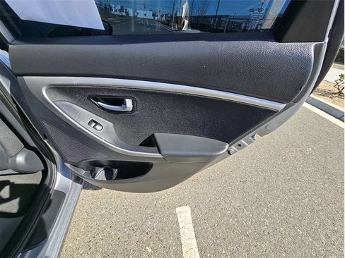 Used 2016 Hyundai Elantra GT FWD image 34