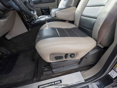 Used 2004 HUMMER H2 w/ Preferred Equipment Group image 28
