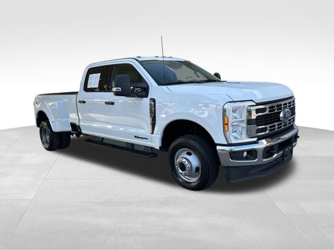 Used 2024 Ford F350 XLT image 2