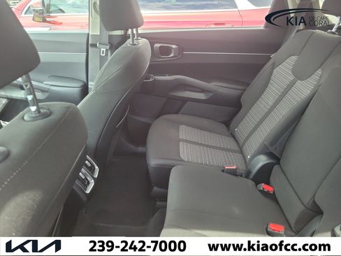 Certified 2025 Kia Sorento LX FWD image 7