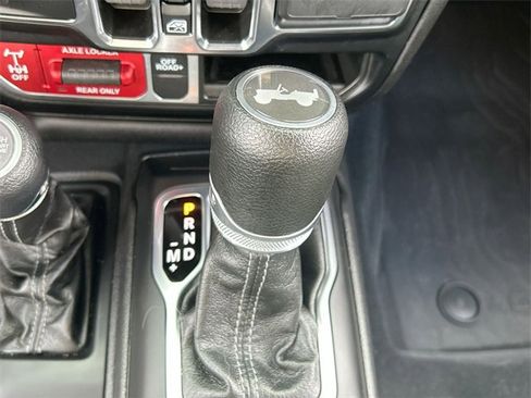 Used 2024 Jeep Wrangler Unlimited image 15