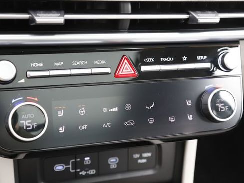 Certified 2025 Hyundai Tucson Limited AWD/4WD image 27