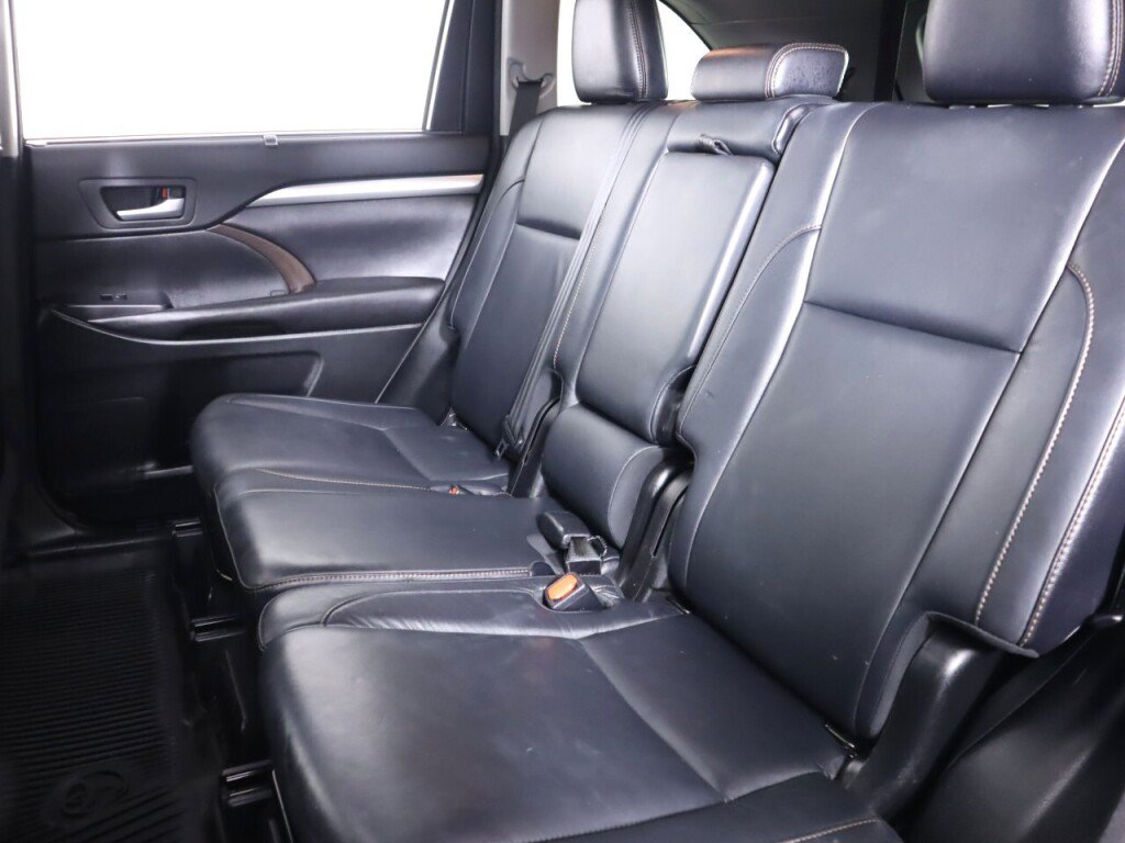 Used 2017 Toyota Highlander XLE AWD/4WD image 35