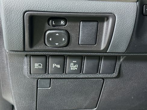 Used 2018 Lexus ES 350 w/ Luxury Package w/Wood Trim FWD image 17