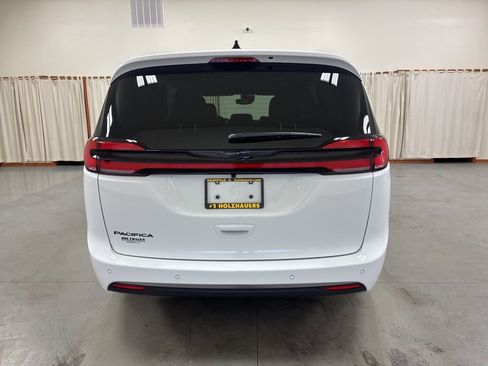 New 2026 Chrysler Pacifica Select FWD image 7