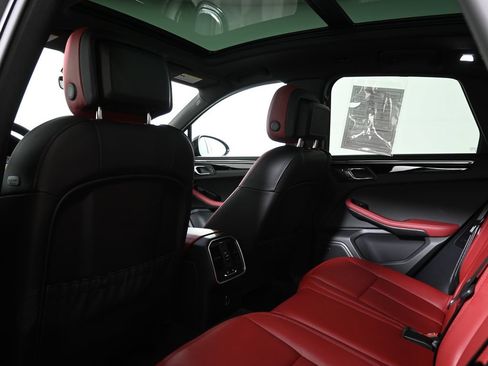 Used 2026 Porsche Macan AWD/4WD image 37