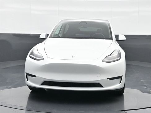Used 2022 Tesla Model Y Long Range image 15
