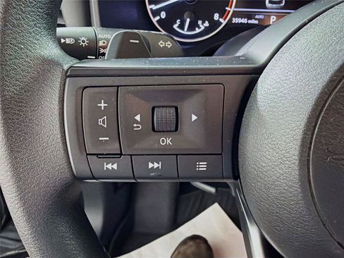 Used 2023 Nissan Rogue S AWD/4WD image 40