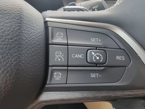 Used 2023 Jeep Grand Cherokee L Limited w/ Luxury Tech Group II RWD image 17