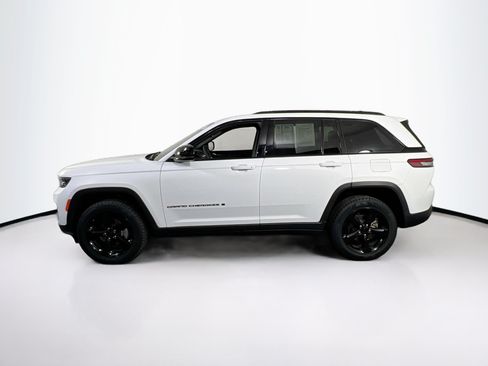 Used 2023 Jeep Grand Cherokee Altitude AWD/4WD image 8