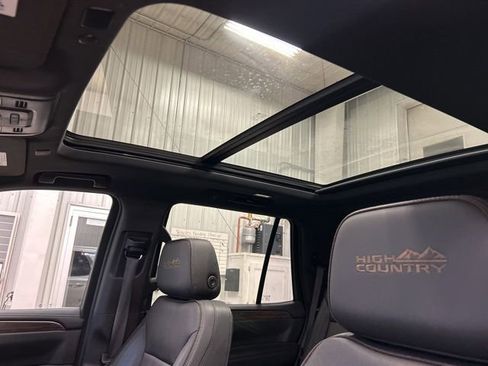 Used 2021 Chevrolet Tahoe High Country w/ Premium Package image 32