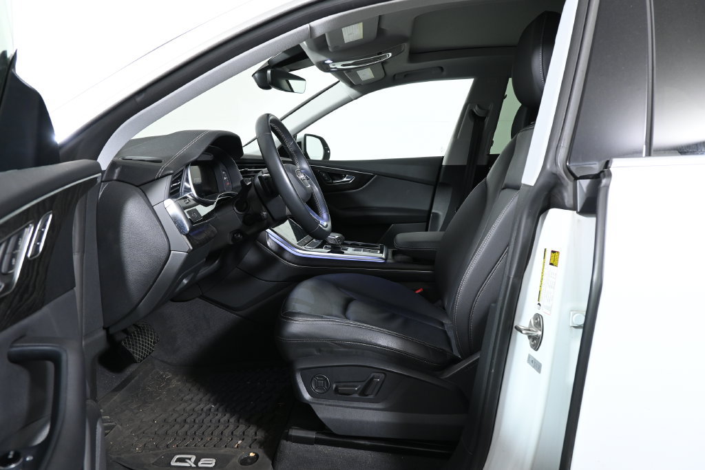 Used 2023 Audi Q8 Premium AWD/4WD image 3