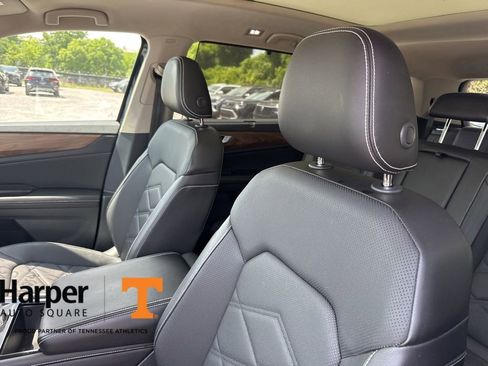 Used 2024 Volkswagen Atlas SE w/ Panoramic Sunroof Package AWD/4WD image 12