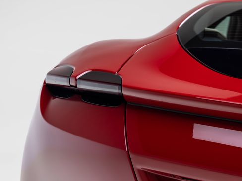 Certified 2022 Ferrari Roma RWD image 19