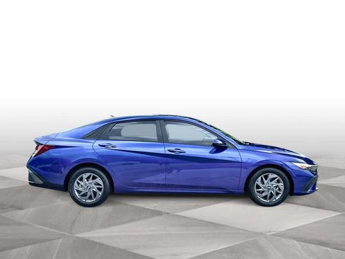 Used 2024 Hyundai Elantra SEL FWD image 9
