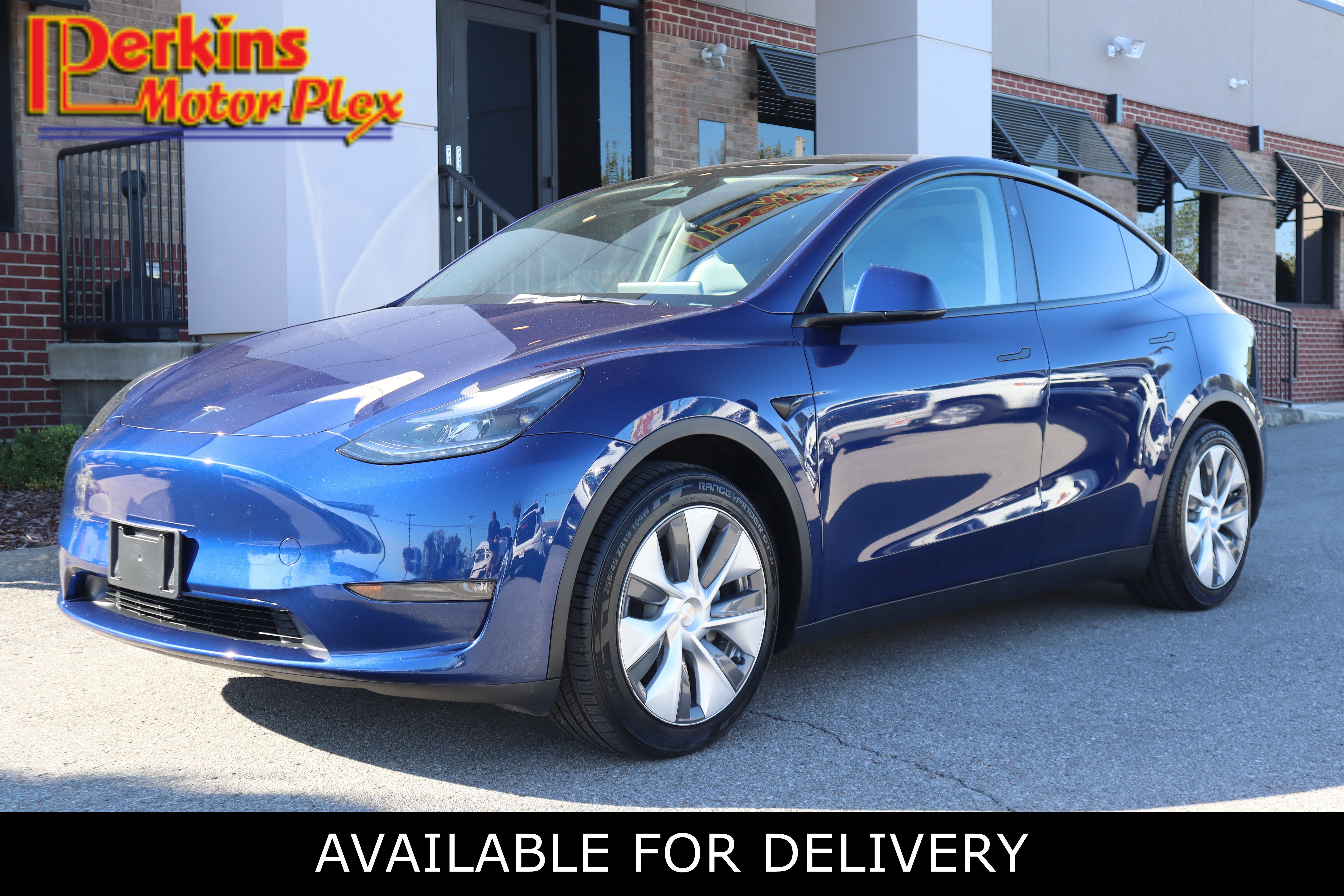 Used 2023 Tesla Model Y Long Range AWD/4WD image 1