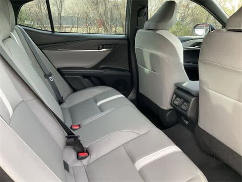 Used 2025 Toyota Camry SE image 16