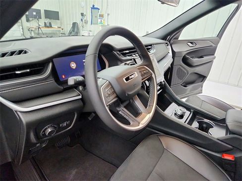 New 2025 Jeep Grand Cherokee L Altitude image 18