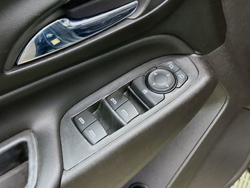 Used 2018 Chevrolet Equinox LT image 19