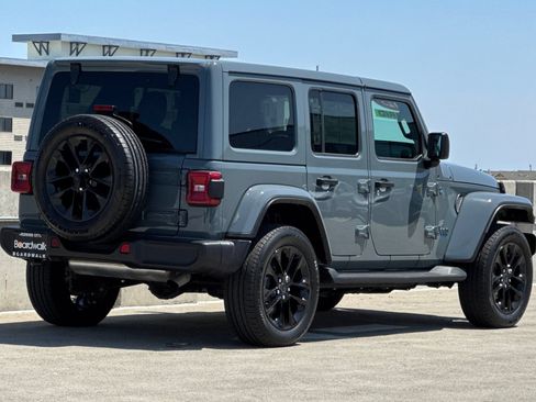 Used 2025 Jeep Wrangler Unlimited Sahara AWD/4WD image 4